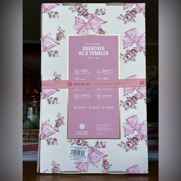 Stanley x LoveShackFancy Holiday Rosa Beaux 40oz - Picture 2 of 4